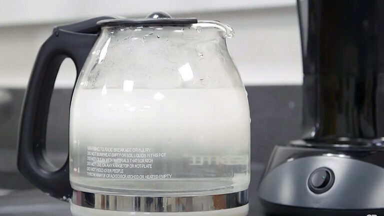 How Much Vinegar to Clean Coffee Machine Effectively