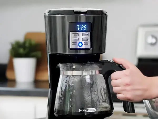 How to Clean a Black and Decker Coffee Maker-with-Vinegar