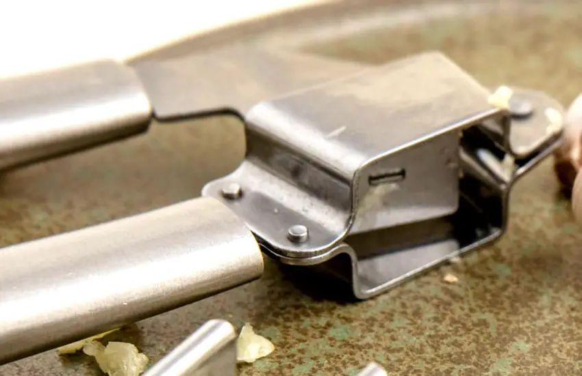 How to Clean Garlic Press