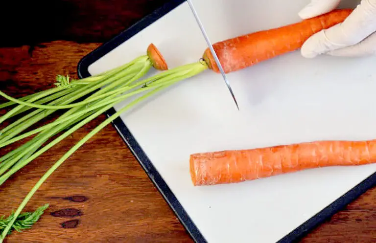 How to Clean Plastic Cutting Board