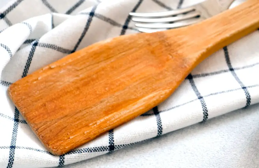 How to Clean Wooden Spatula