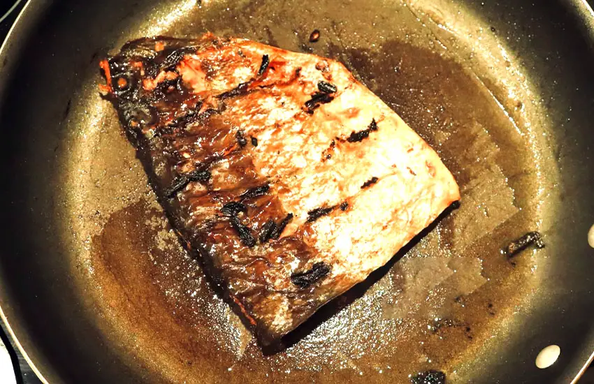 How to Get Burnt Food Off Nonstick Pan