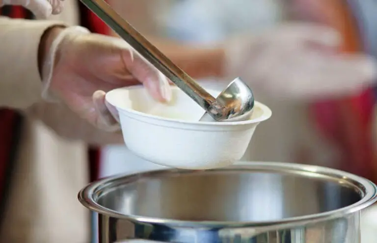 How to Ladle Chili into a Bowl without Making a Mess