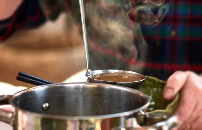 How to ladle soup into a bowl without spilling