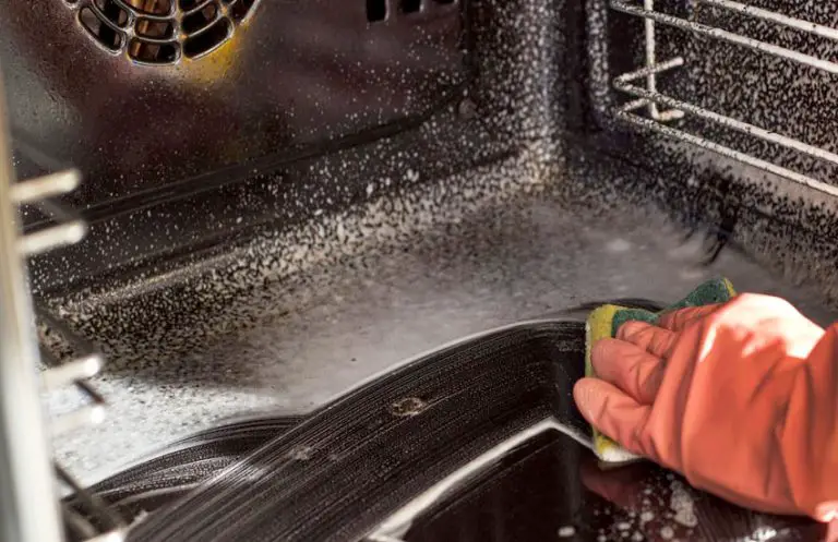 How to Clean Oven with Baking Soda