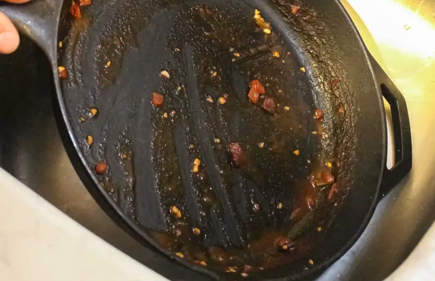 How to Clean a Cast Iron Pan After Cooking