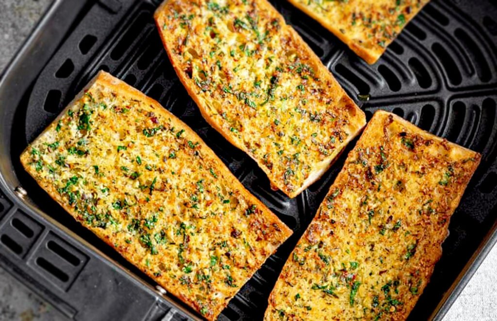 How Long to Cook Garlic Bread in Air Fryer