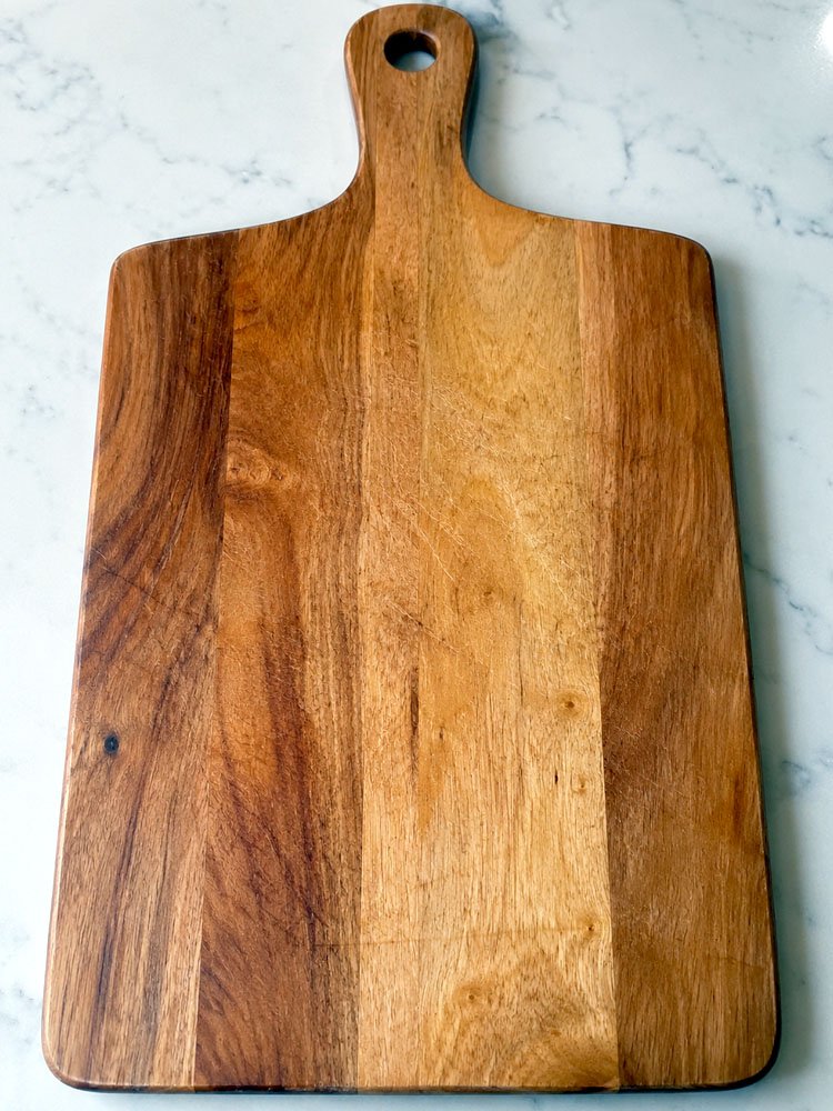 How to Oil a Wooden Cutting Board