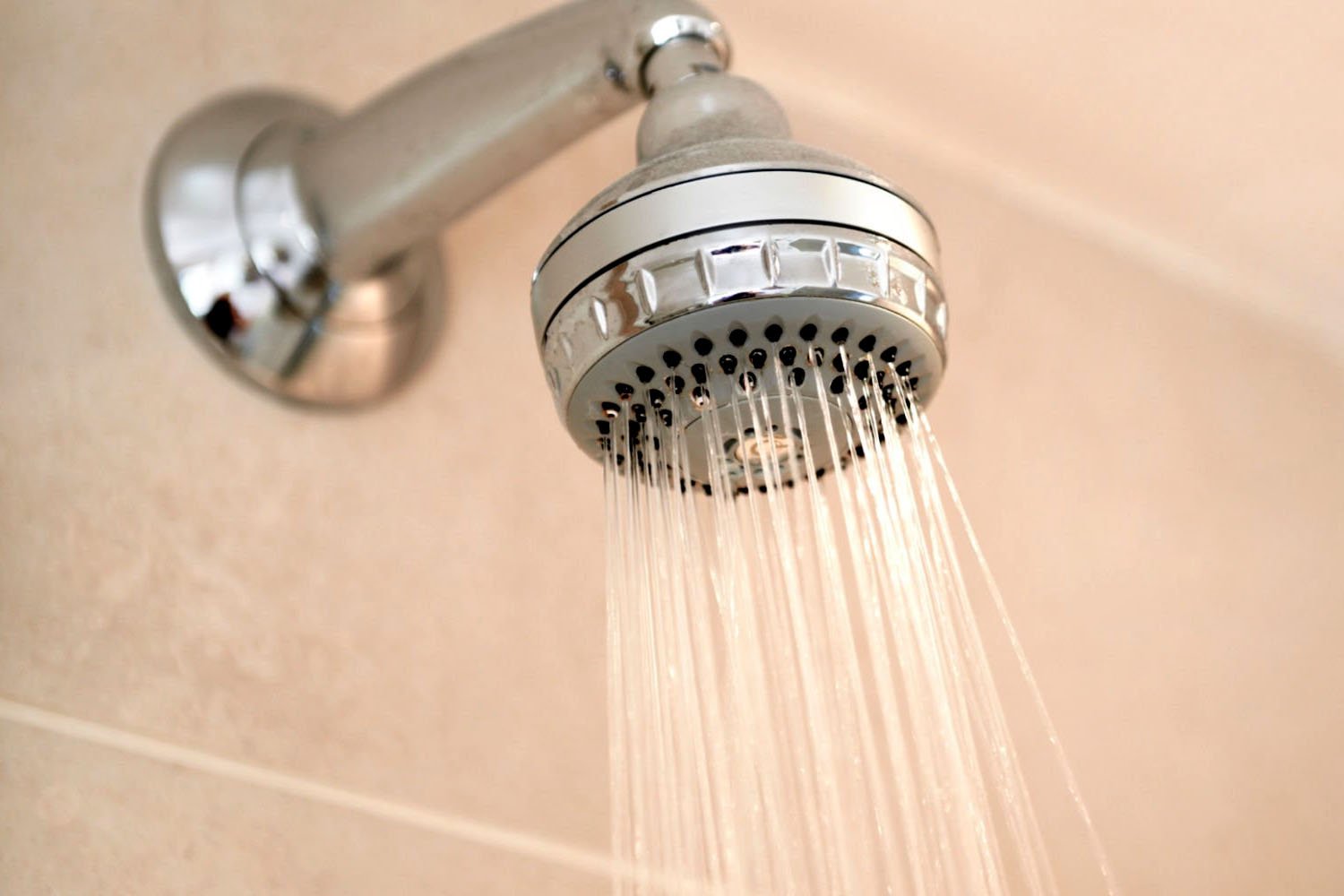 how much water does a 10 minute shower use