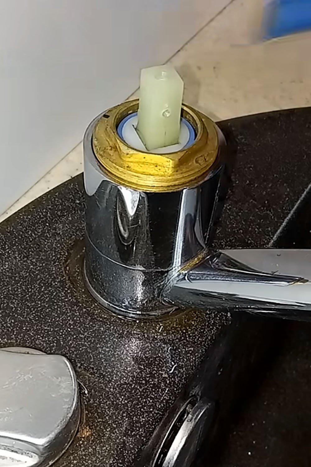 how to replace faucet cartridge
